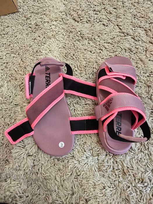 Sandale Adidas Terrex Sumra W Hike, mărime 37, noi, talpă Continental.