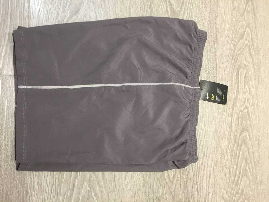 Спортивные брендовые шорты Nike. оригинальные 100%.