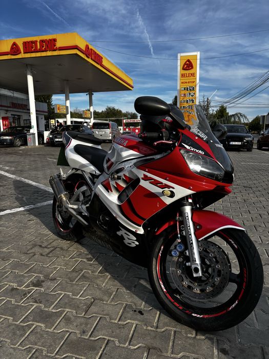 Vand Yamaha r6 1999 35kw a2, schimb cu auto , diferenta din partea mea
