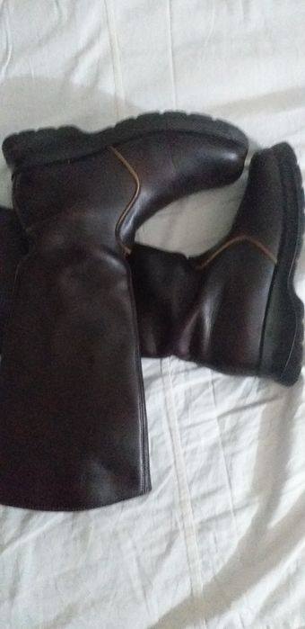 Vând cizme românești piele.