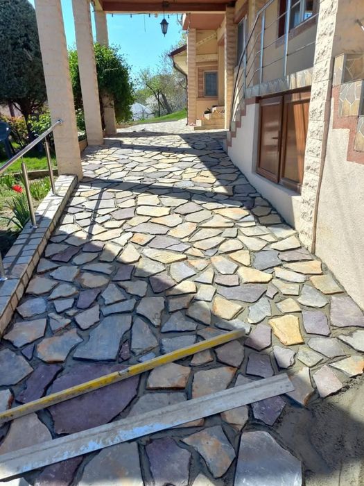 Piatra naturala ideală pentru placat alei pietonale