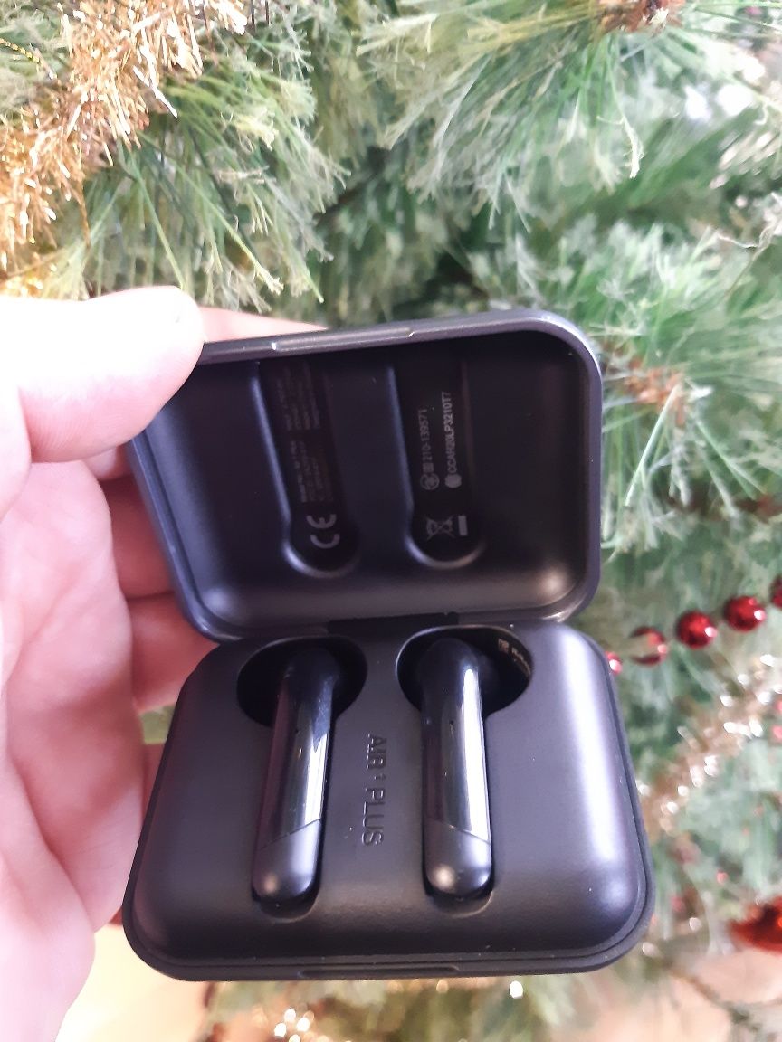 Уникални блутут слушалки на топ цена Happy Plugs Air 1