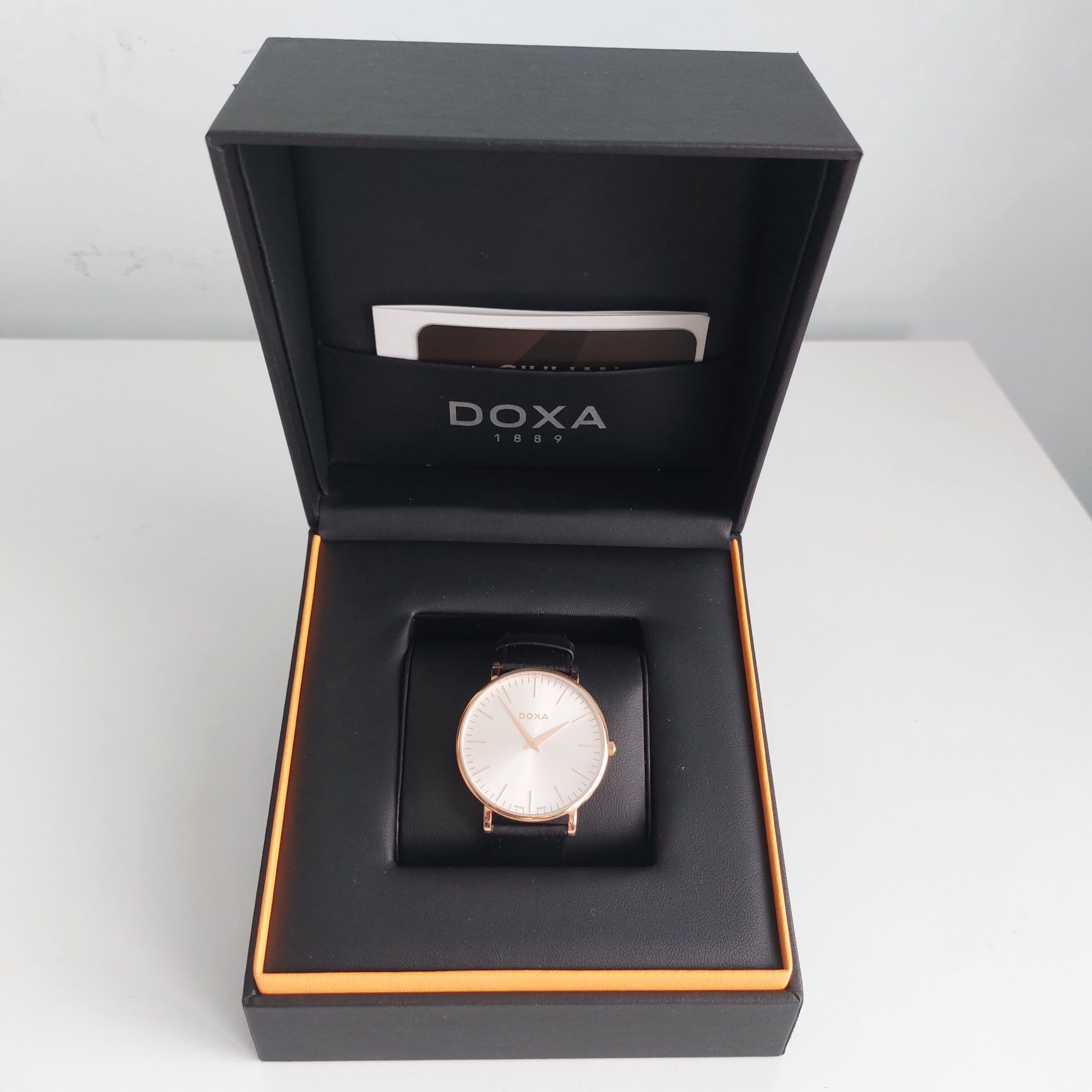 Ръчен часовник DOXA