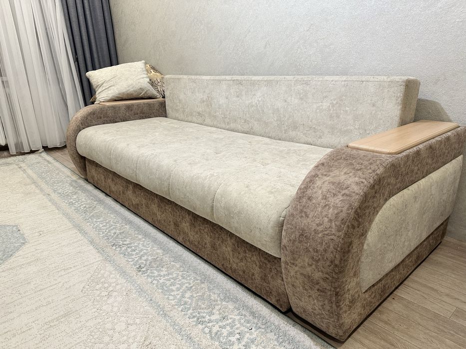 Диван для зала (бежевый, б/у)