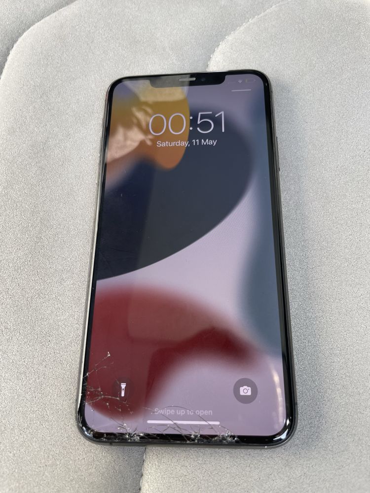 Iphone 11 pro max 64g neverlocked,geam display crapat,totul functional