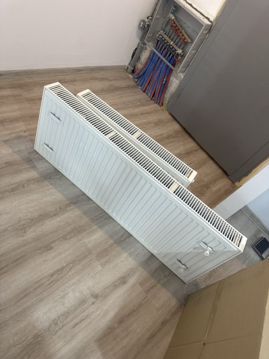 Vând 2 calorifere oțel (80 cm și 130 cm)
