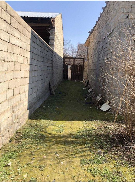 Самарканд шахрида 7 хона  1 каватда 4 сотик  ховли сотилади.