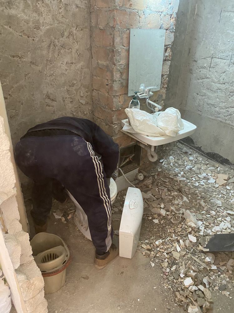 Pregatim apartamente pentru renovare,Spargem gresie,faianta,sapă,beton