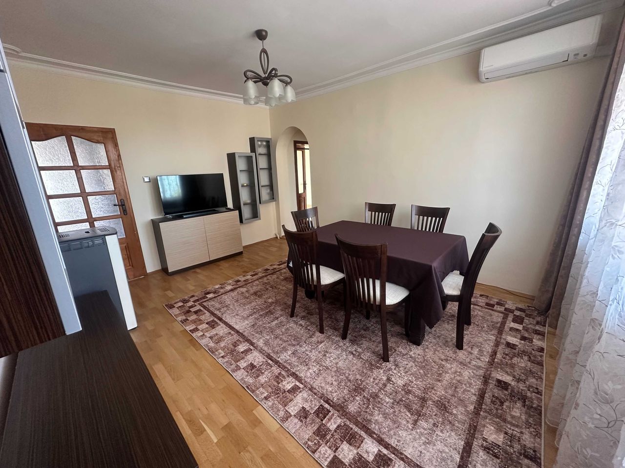 Дава се под наем Четиристаен апартамент в Варна, Виница - 110 кв.м за 637.5 € - Снимка #2