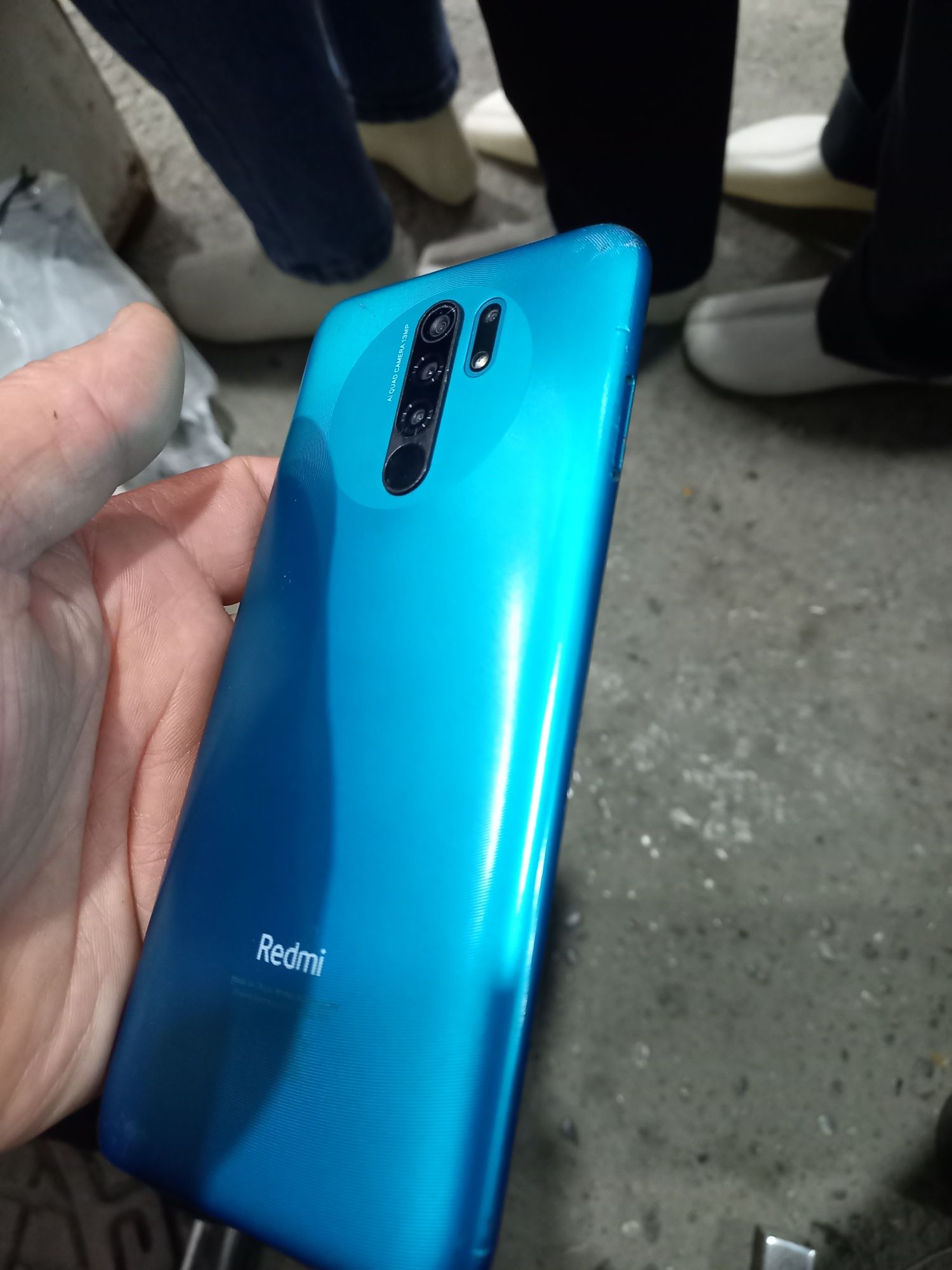 Redmi 9 holati tiniq ideal 32GB hotirasi 2 sim kartasi imeyka bo'gan .