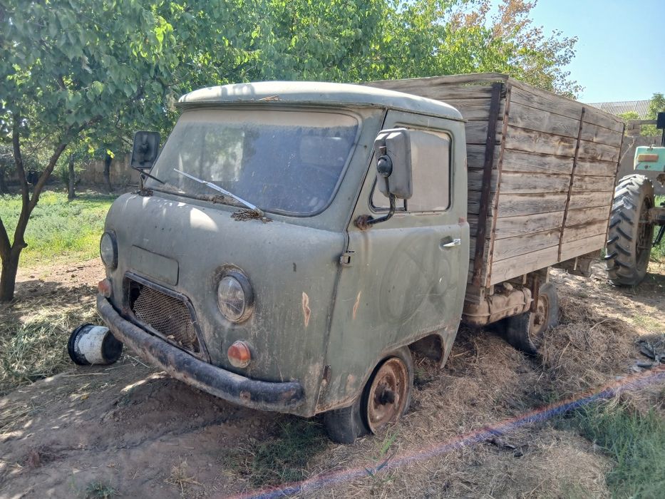 УАЗ Машинаси сотилади.хамма кисмлари узи билан.запчастга ишлатса хам б