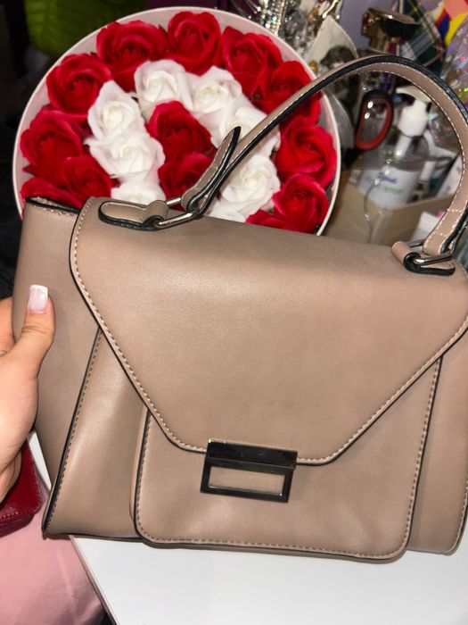 Кафява дамска чанта