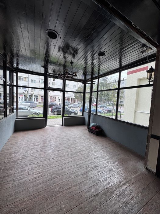 Inchiriez spatiu comercial 85 mp, Botosani, Primăverii, la stradă