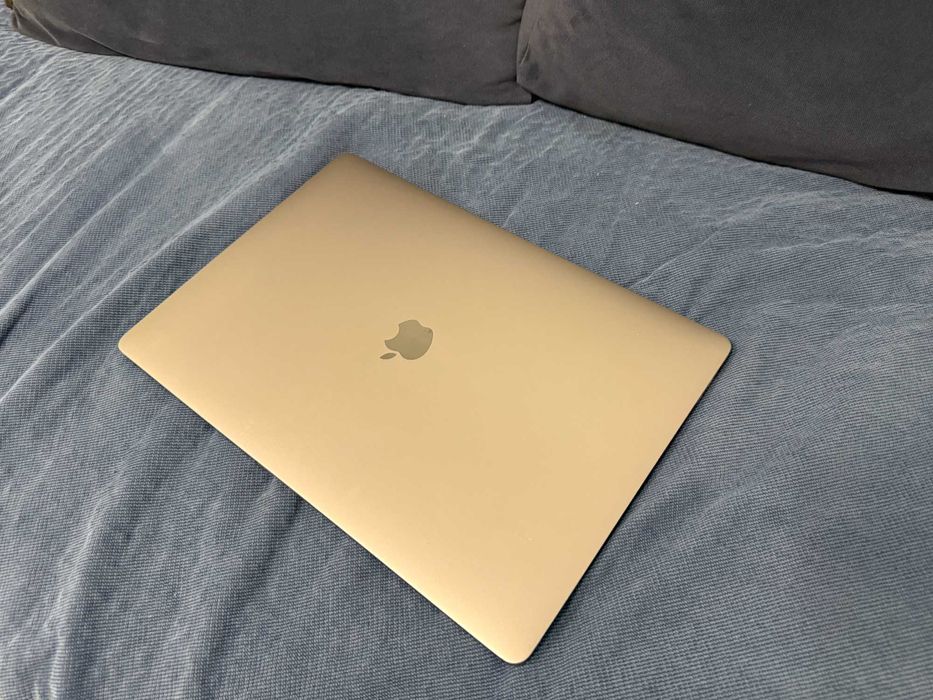 MacBook Pro 16" (2019) i9 / 16GB RAM - 1TB+8GB video – Stare Perfectă!