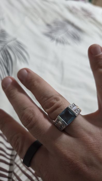 Vand inel de argint cu piatra albastra marimea 9