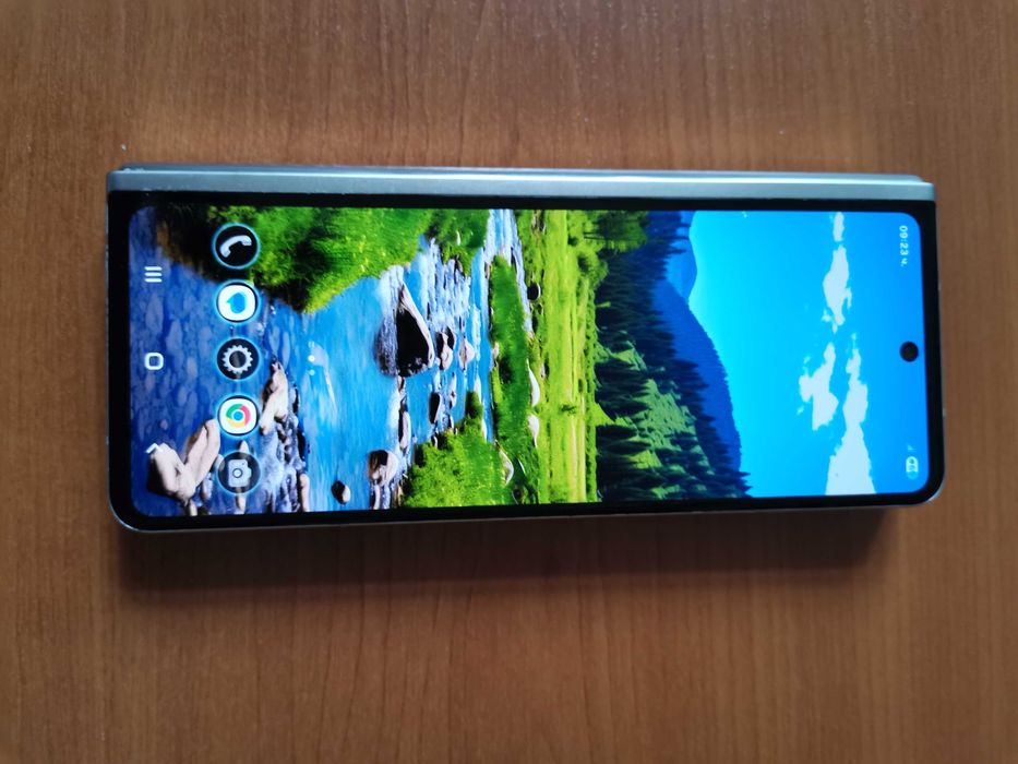 Продавам  Samsung Z Fold 3  512GB 12RAM Silver