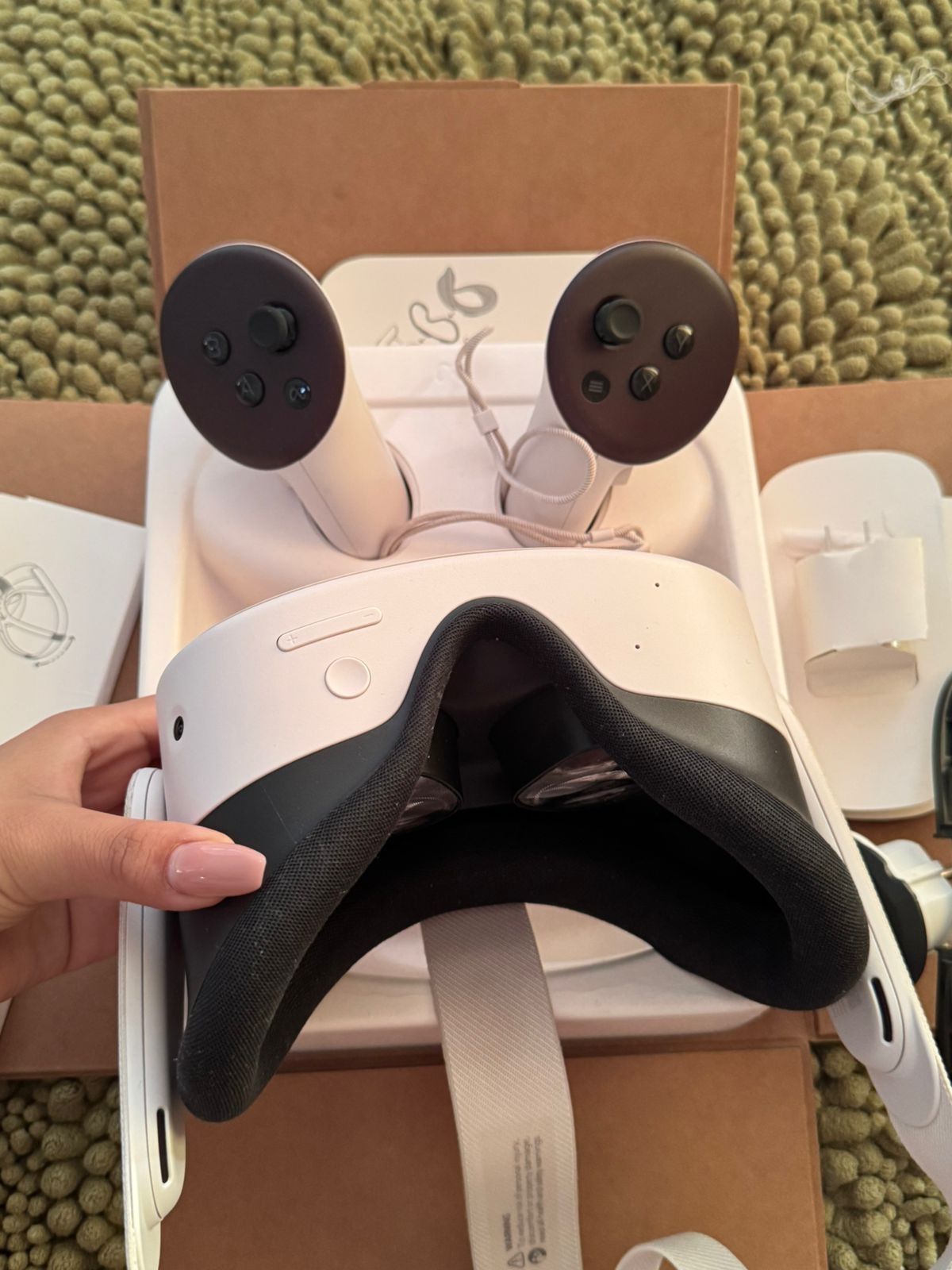 Продается: Oculus Quest 3s (128 ГБ) - Отличное Состояние!