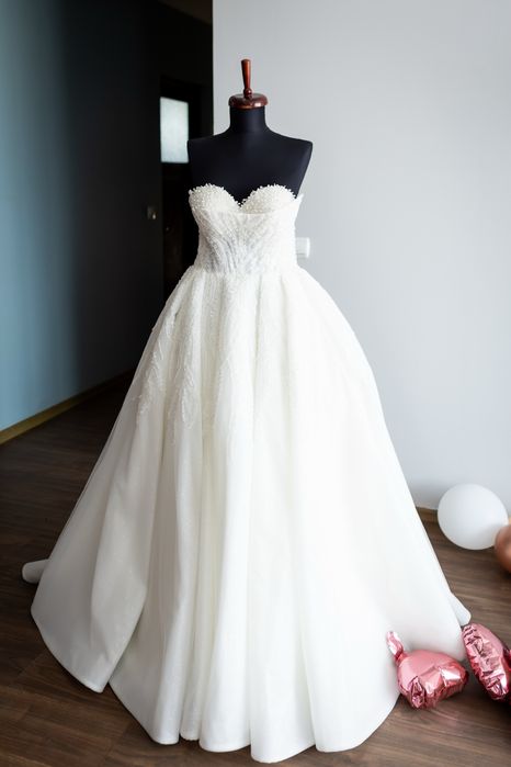 Vand rochie de mireasa model 2025
