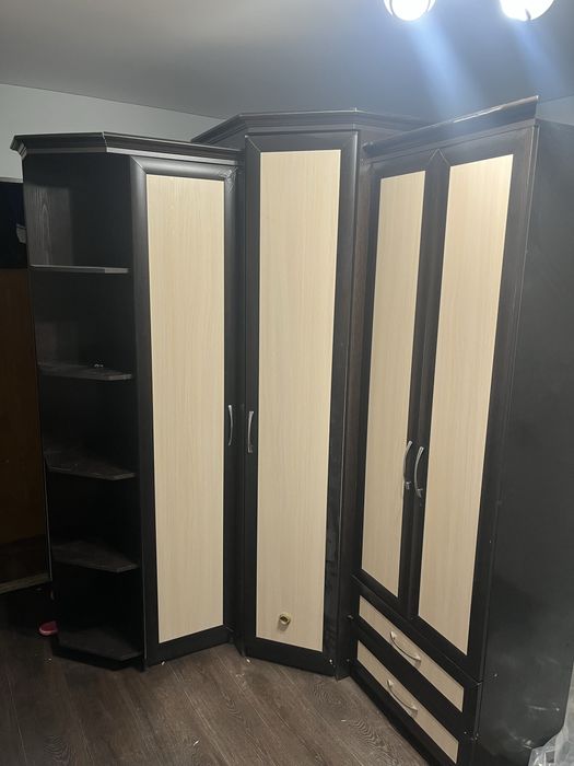 Шкаф угловой вместительный