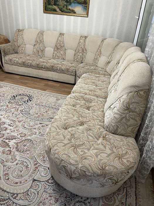 угловой диван в хорошем состоянии