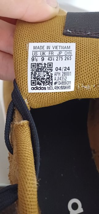 ADIDAS nou (negociabil)