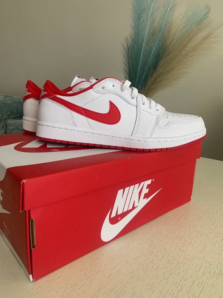 Air Jordan 1 Low OG "University Red"