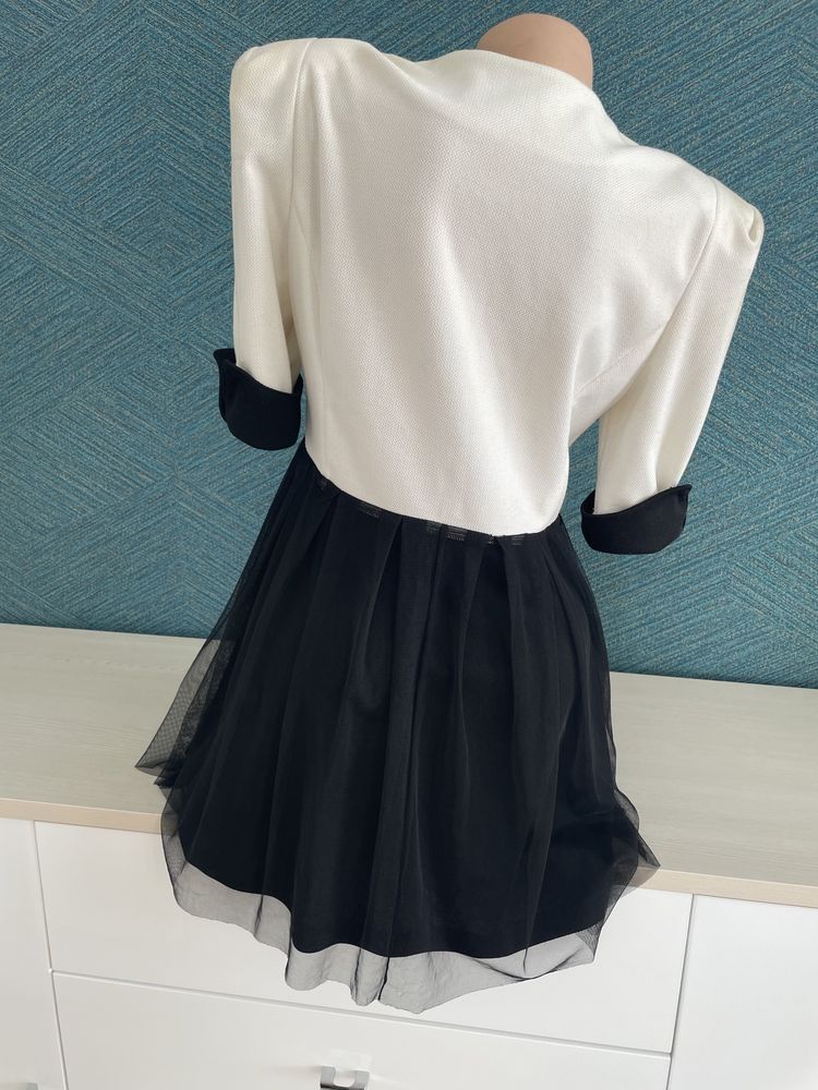 Платье -пиджак Турция 38 размер, красивое сочетание белое с черным