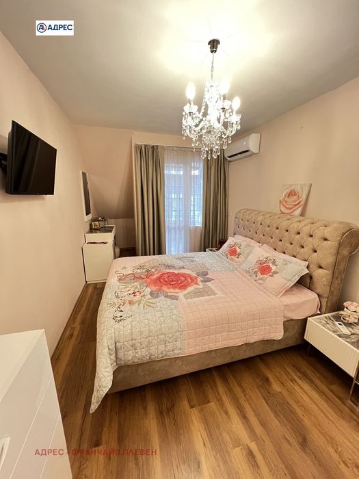 Продава се Тристаен апартамент в Плевен, Идеален център - 100 кв.м за 2000 €/кв.м - Снимка #6