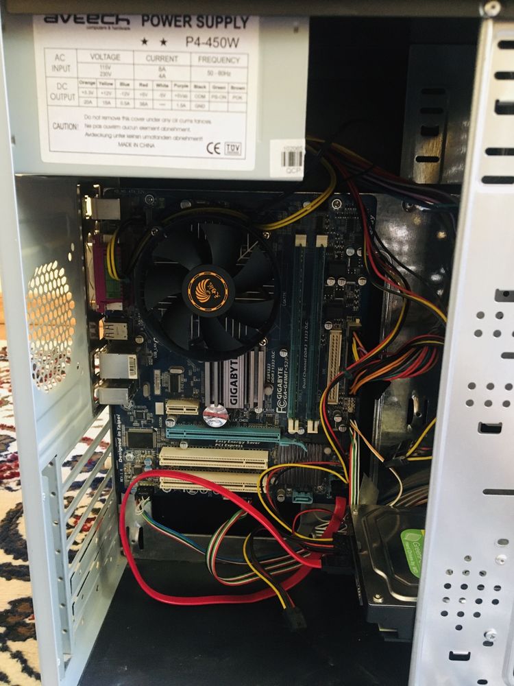 Xeon E5450 4/4/ DDR3 4 GB/HHD 500 GB WD