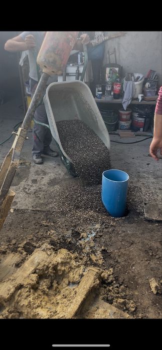 Foraje puturi apa Mizil , sapam fantani / pompe teava pvc albastra