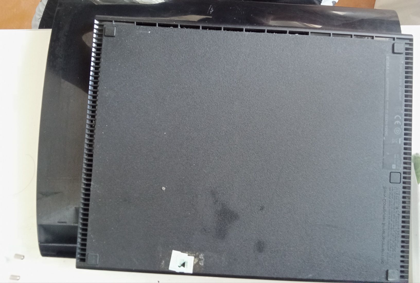 Ps3 super slim sotiladi.
