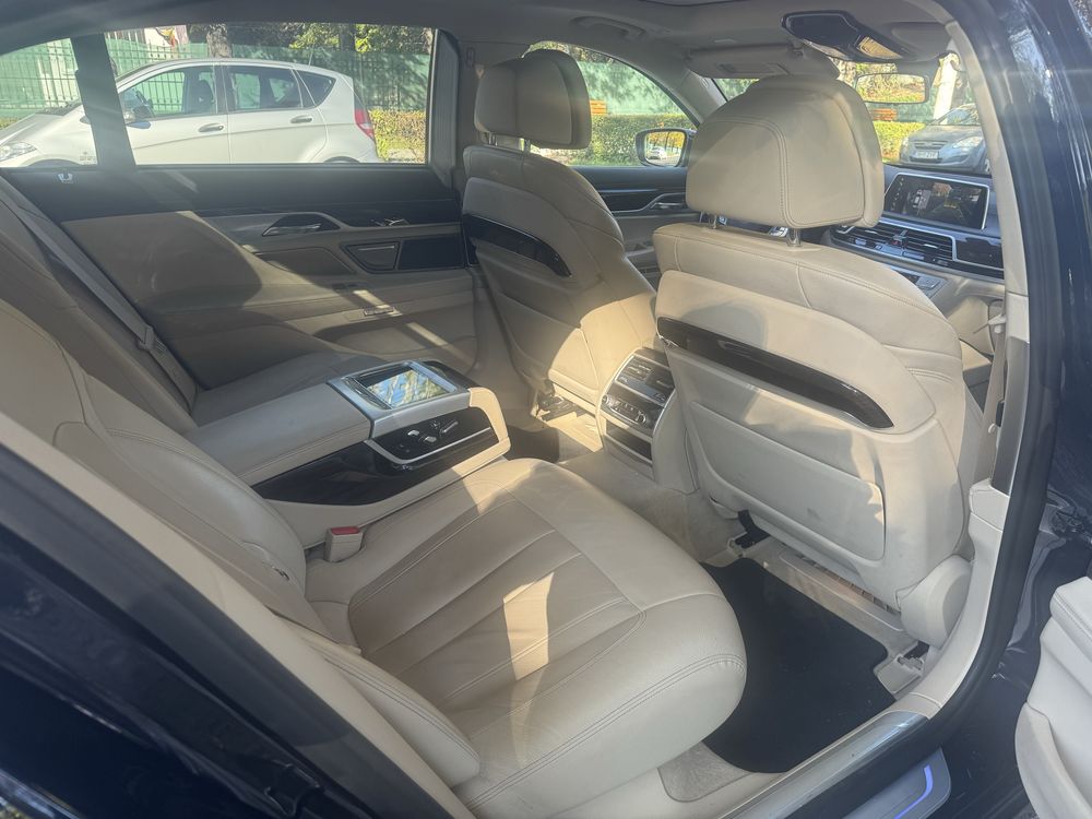 Inchiriere auto cu sofer/rent a car with driver