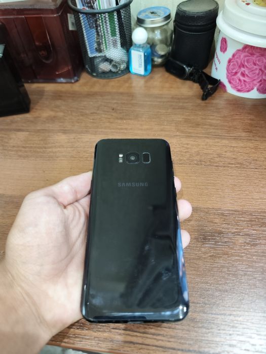 Samsung galaxy s8 plus 64/4 SROCHNI Ideal fakat chizik bor ekran sinma