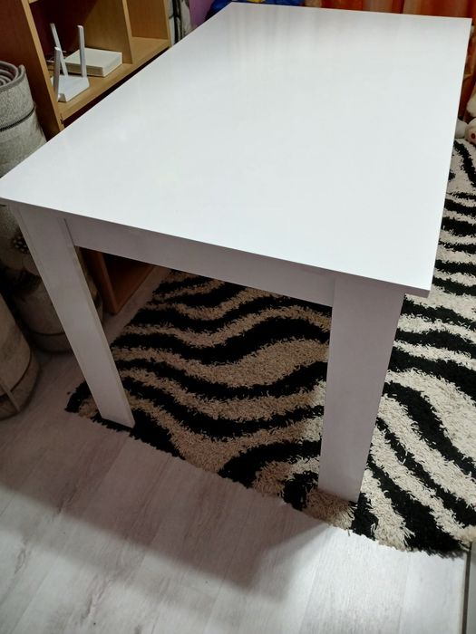 Трапезна маса. Бял лак.