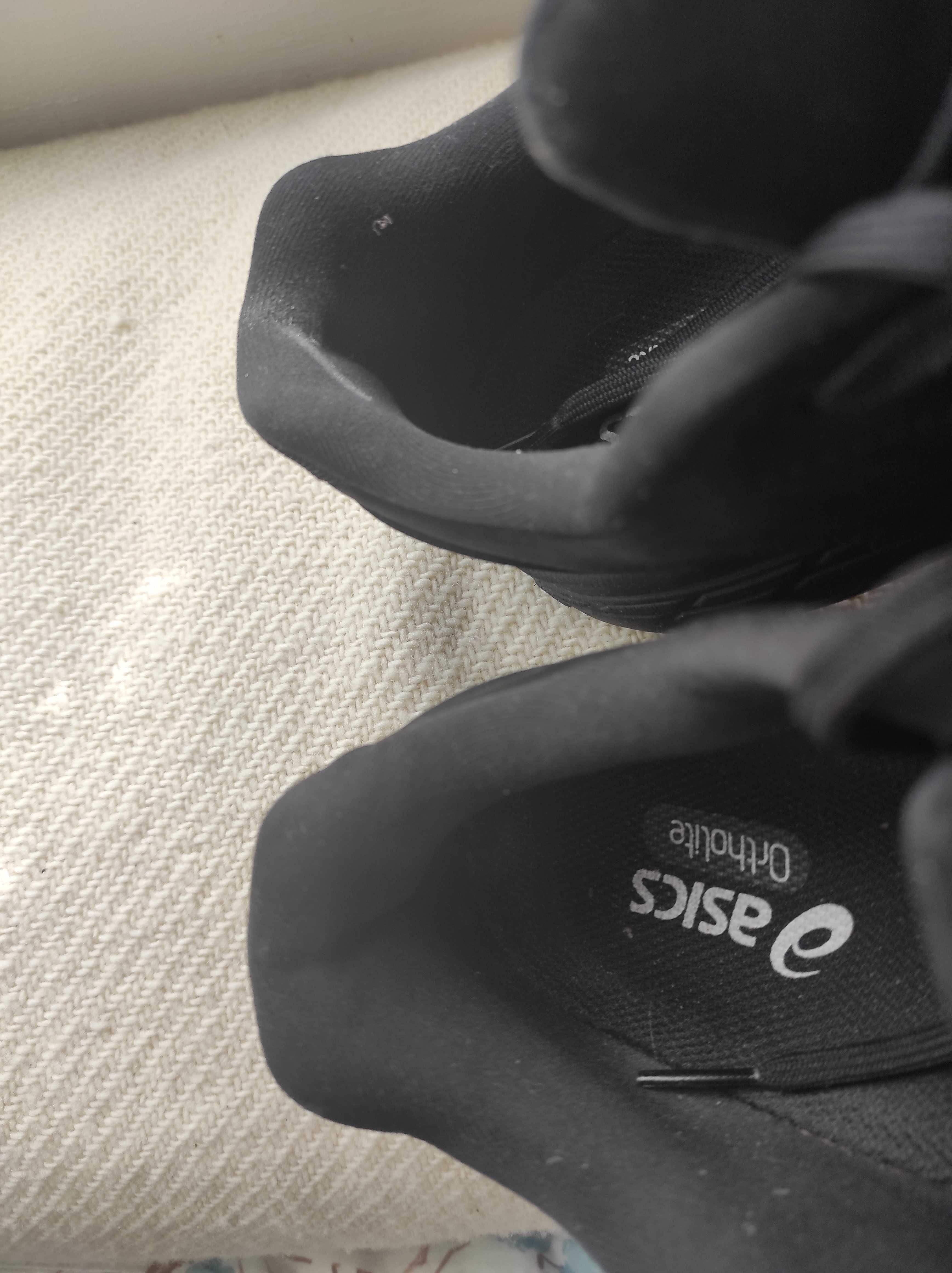 Маратонки Asics , 26,5 см е стелката, отговаря на 41 номер