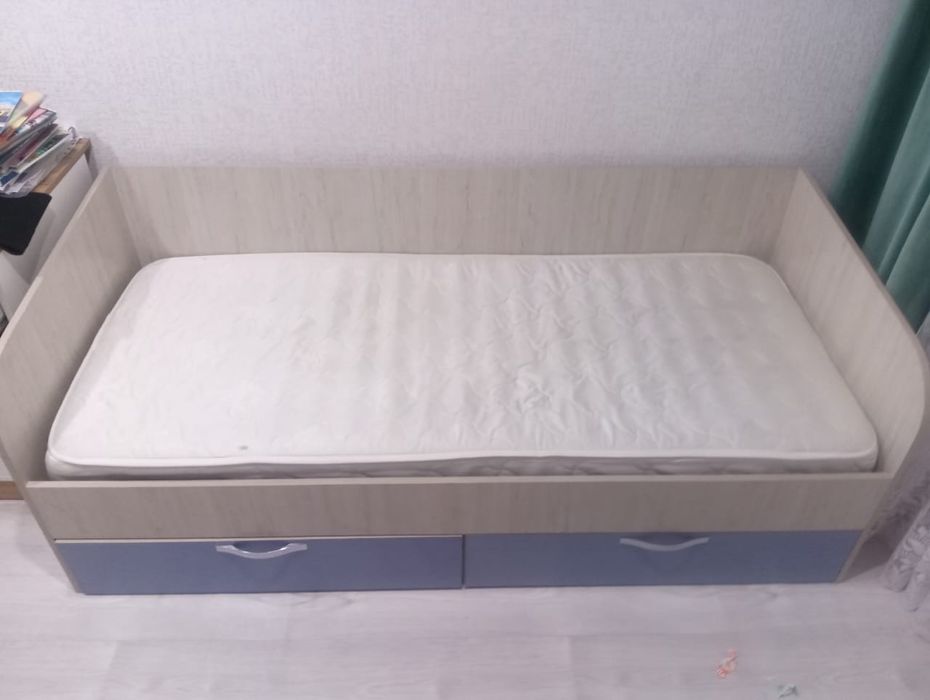 Продам подростковая кровать недорого с матрасом ..