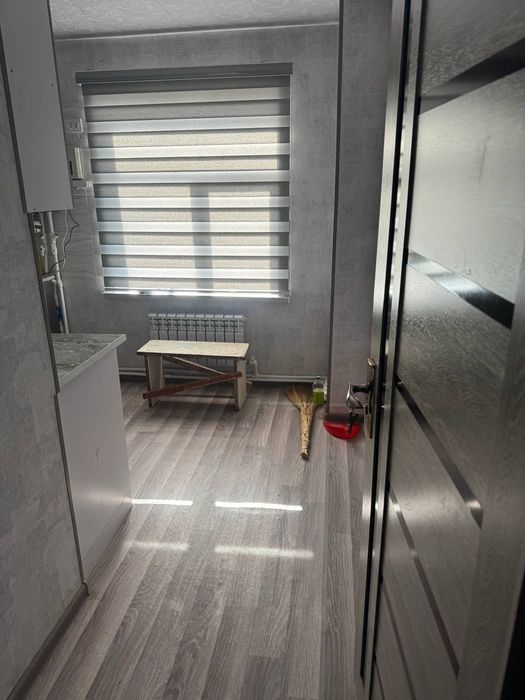 Сдаётся 2х ком кв в чирчике 4 этаж в тройцки около института