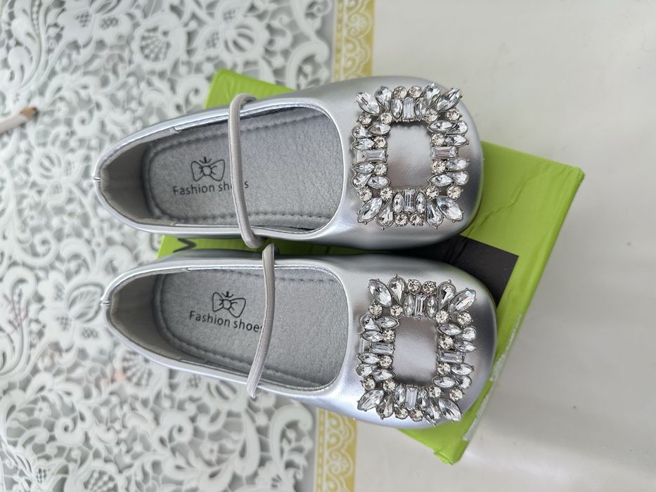 Продам новые туфли для девочки!