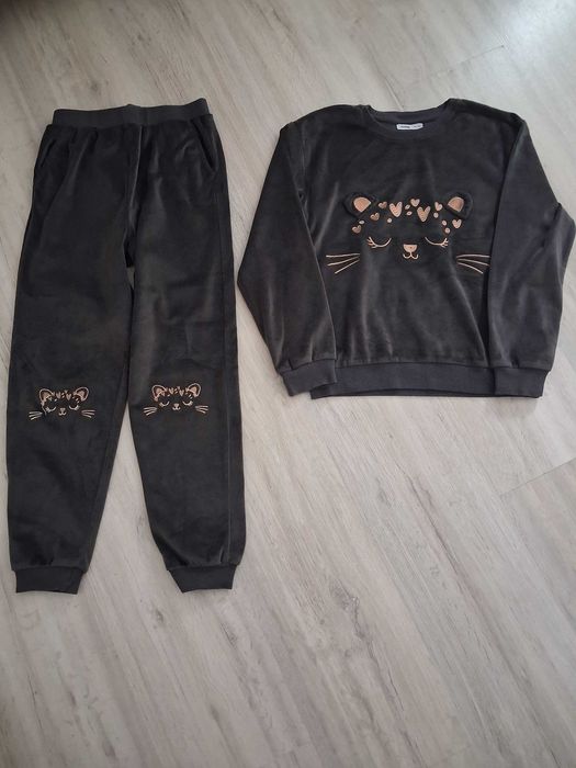Set bluza sport si pantalon masura 134