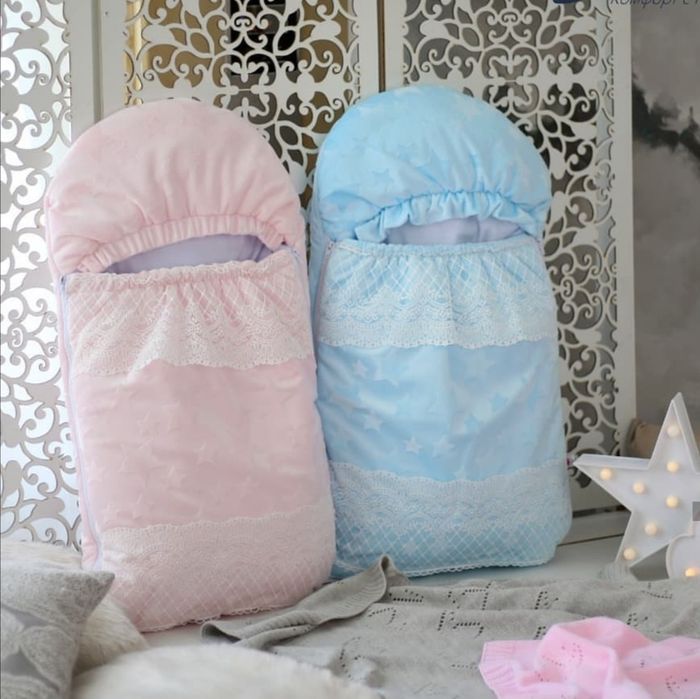 Продам 2 конверта на выписку для девочек