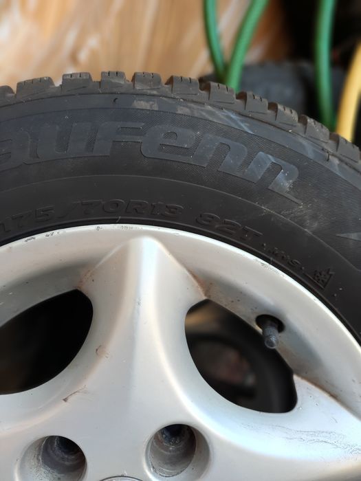 Cauciucuri noi iarna Laufenn 175/70 R13 ,4 buc.cu jante aliaj
