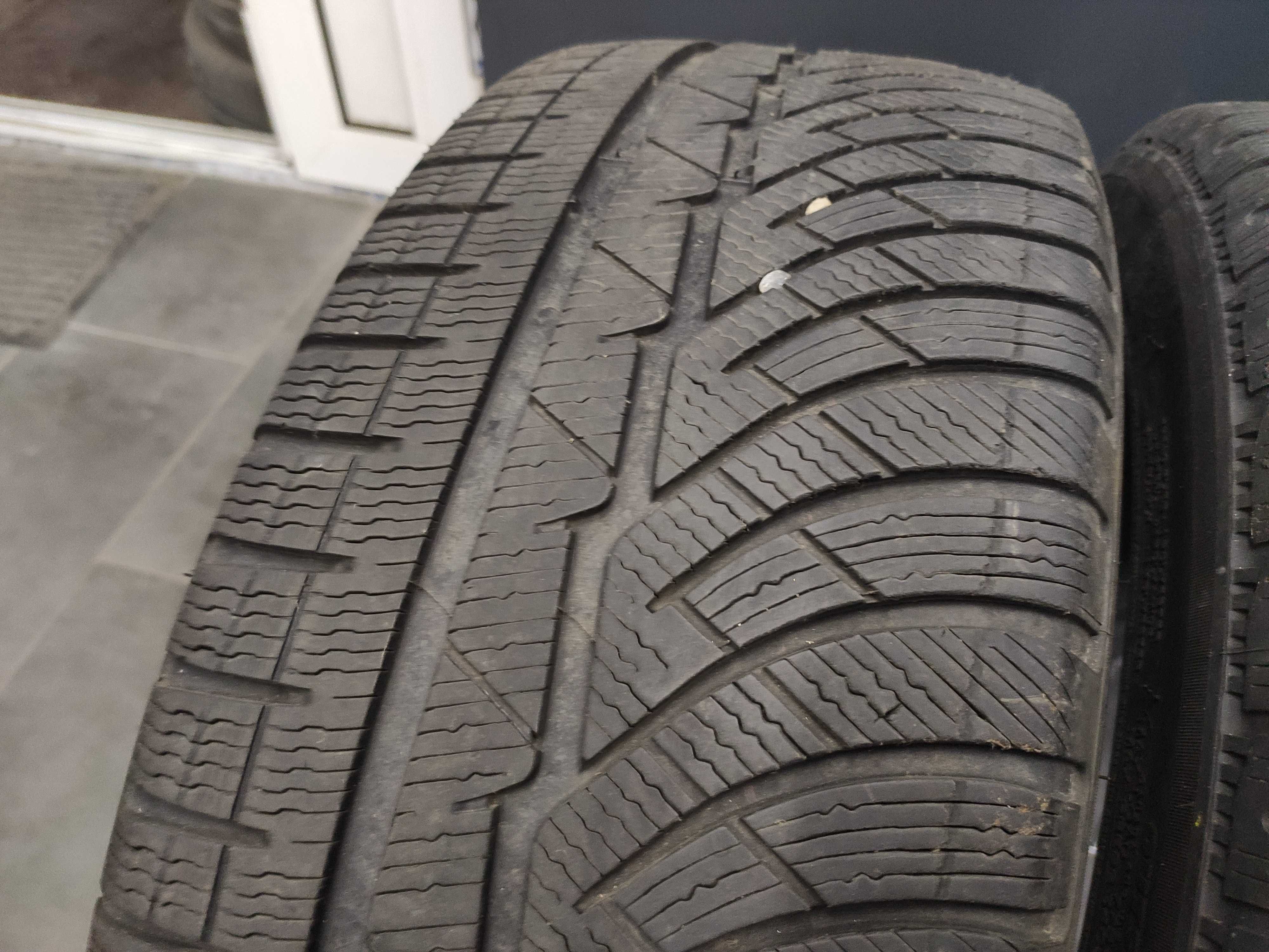 2бр Зимни Гуми 235 45 19 - Michelin