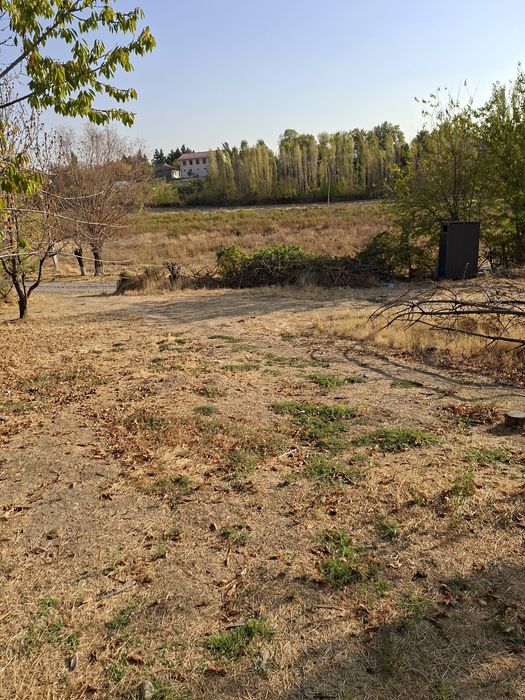 Uy sotiladi narxi esa kelishamiz