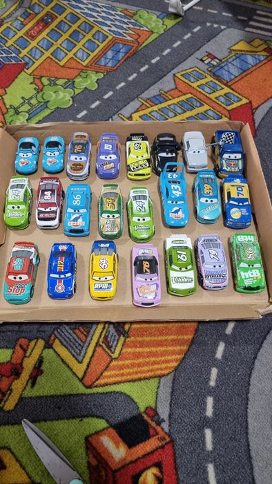 Disney cars 1 personaje si concurenti