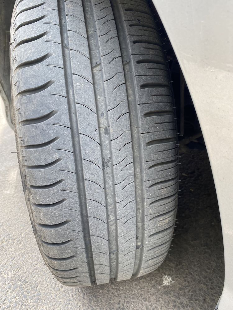 Vand anvelope marca Michelin 205/55/16 600 lei