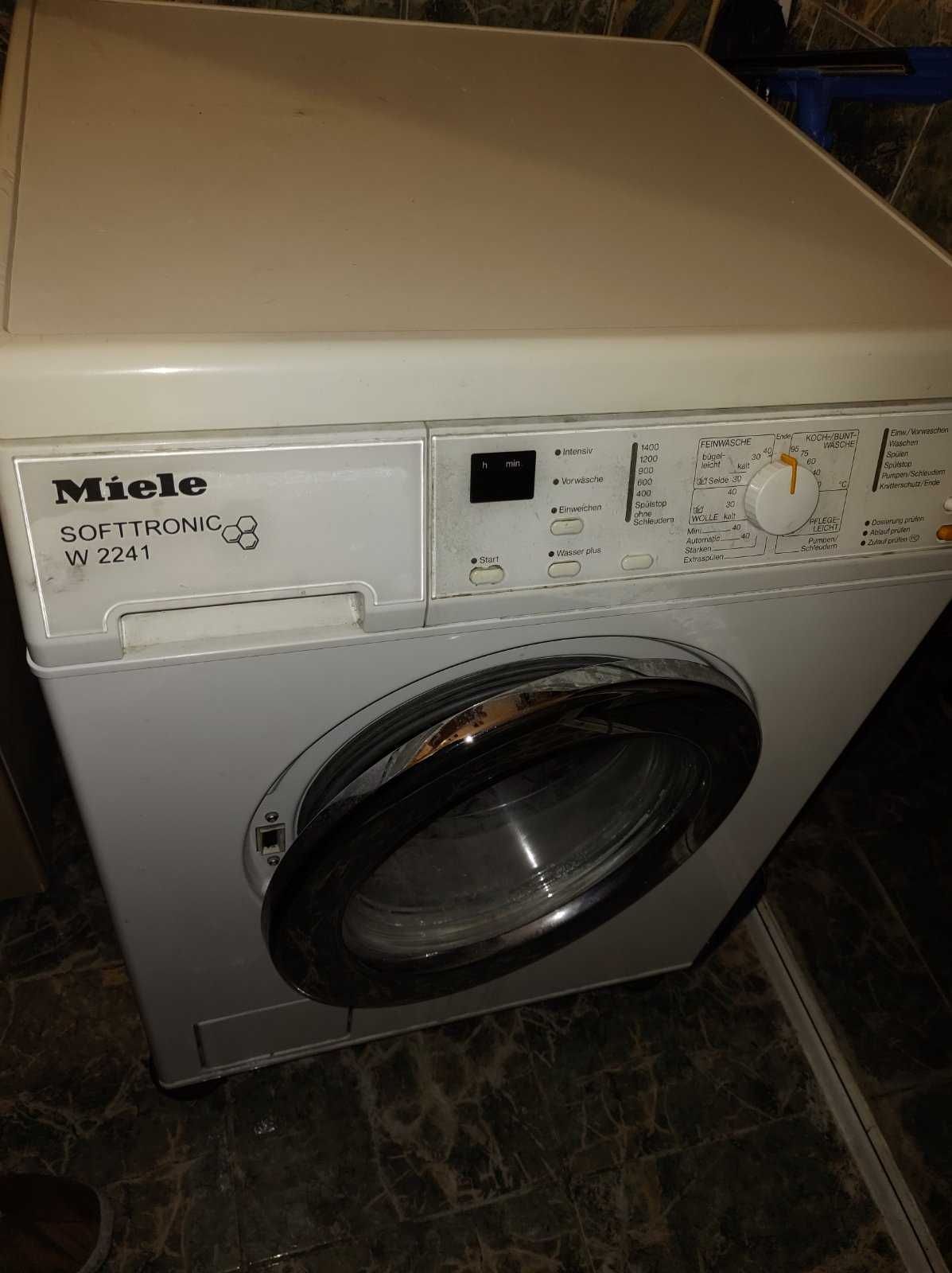 Продавам пералня Miele Softtronic W2241