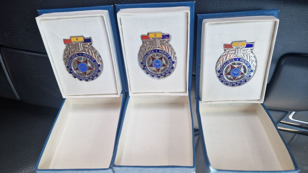 Colecție Medalii , Insigne și Decorații