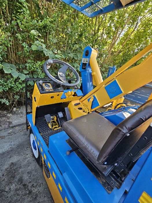 Închiriez motostivuitor ,miniexcavator, Miniincarcator.