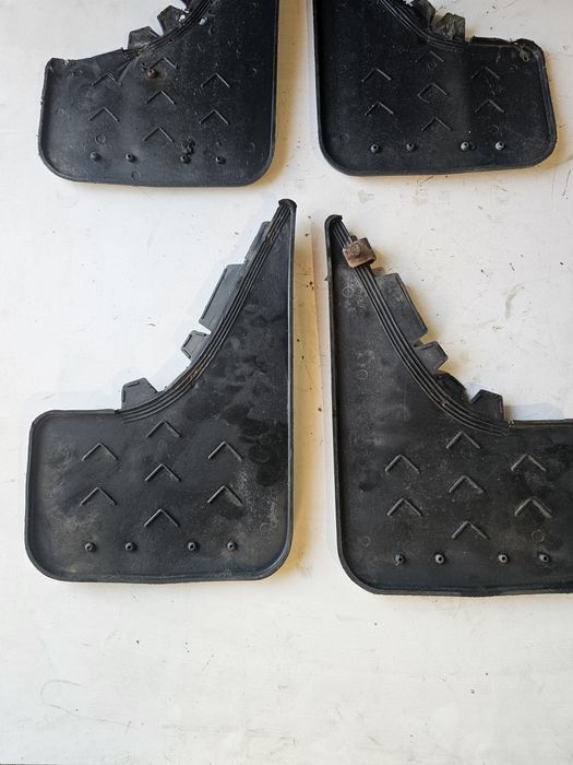 Set aparatori noroi Volkswagen Golf 1 / Jetta 1

Se vand exact cum sun