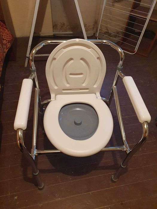 Инвалиден - санитарен стол